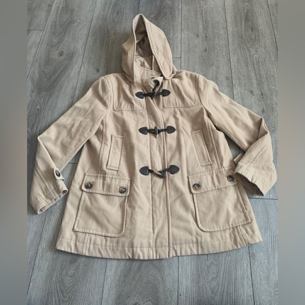 New York and company woman’s coat very beautiful used and in good condition